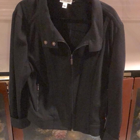 St. John Sport pantsuit.  Zip up Jacket and elastic waist bottoms.  Sz XL - Picture 6 of 7